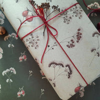 3 - teiliges Geschenkpapier aus Kraftpapier mit Blumenmuster - The Baltic Shop