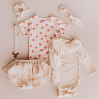 Baby - Body mit langen Ärmeln und Tüllkragen - The Baltic Shop