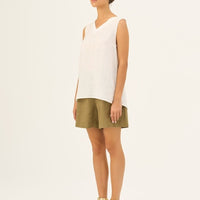 Daffodil V - Neck Leinentop in Weiß - The Baltic Shop
