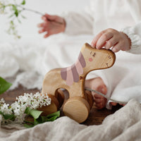 Einhorn zum ziehen aus Birkenholz - The Baltic Shop