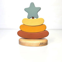 Handgefertigtes Holzstapelspielzeug in 3 Farben - Weihnachtsbaum - The Baltic Shop