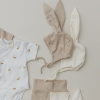 Haube mit Hasenohren aus Bio Baumwolle in 2 Farben - The Baltic Shop