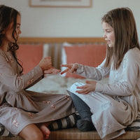 Kleid in Beige aus Baumwolle mit Hund - The Baltic Shop