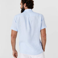 Kurzärmliges Leinenhemd für Herren in Himmelblau - The Baltic Shop