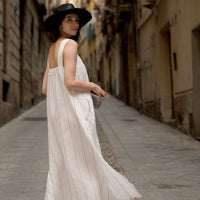 Langes Kleid aus Leinen in Weiß mit Graue Streifen - The Baltic Shop