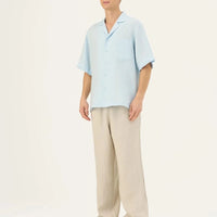 Libertas Shirt in Baby Blau – Moderne Leichtigkeit aus Leinen - The Baltic Shop