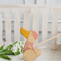 Schiebente aus Birkenholz in Rosa - The Baltic Shop