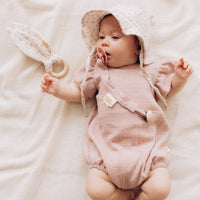 Schnuller Clip aus Musselin in 5 Farben - The Baltic Shop