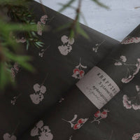 Set von 3 Stück dunkelgrünes Geschenkpapier mit Blumenmuster - The Baltic Shop