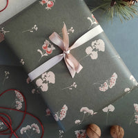 Set von 3 Stück dunkelgrünes Geschenkpapier mit Blumenmuster - The Baltic Shop