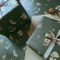 Set von 3 Stück dunkelgrünes Geschenkpapier mit Blumenmuster - The Baltic Shop