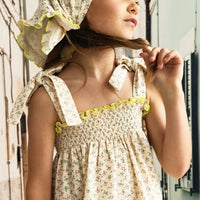 Sommerkleid mit Blumenmuster und Schleifenträgern - The Baltic Shop