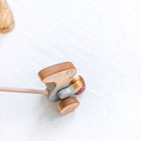 Spielzeugkaninchen zum schieben aus Birkenholz - The Baltic Shop