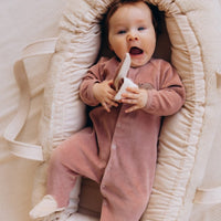 Velours-Schlafanzug Baby mit Füßchen | Bio-Baumwolle - The Baltic Shop