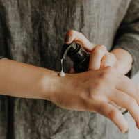 WACHOLDER BIO - HANDLOTION IN SCHWARZER FLASCHE 200ML - The Baltic Shop