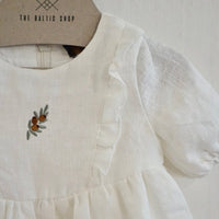 Weißes Leinenkleid für Babies - The Baltic Shop