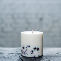 Kerze aus Sojawachs mit Rosen-Honigduft - The Baltic Shop