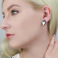 Ohrstecker aus Porzellan in Schwarz - The Baltic Shop