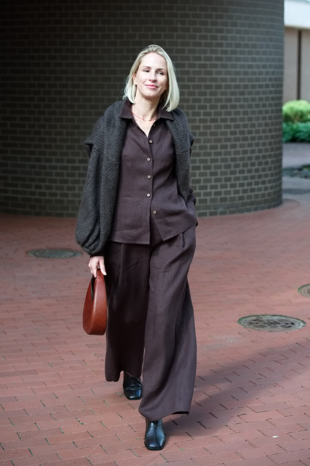 Klassisches Leinenhemd "Dina" mit Kokosknöpfe AW26