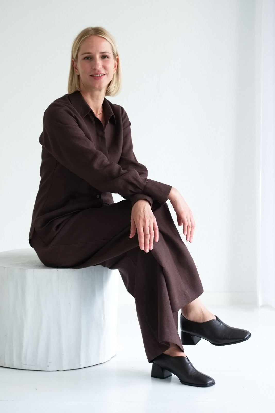 Klassisches Leinenhemd "Dina" mit Kokosknöpfe AW26