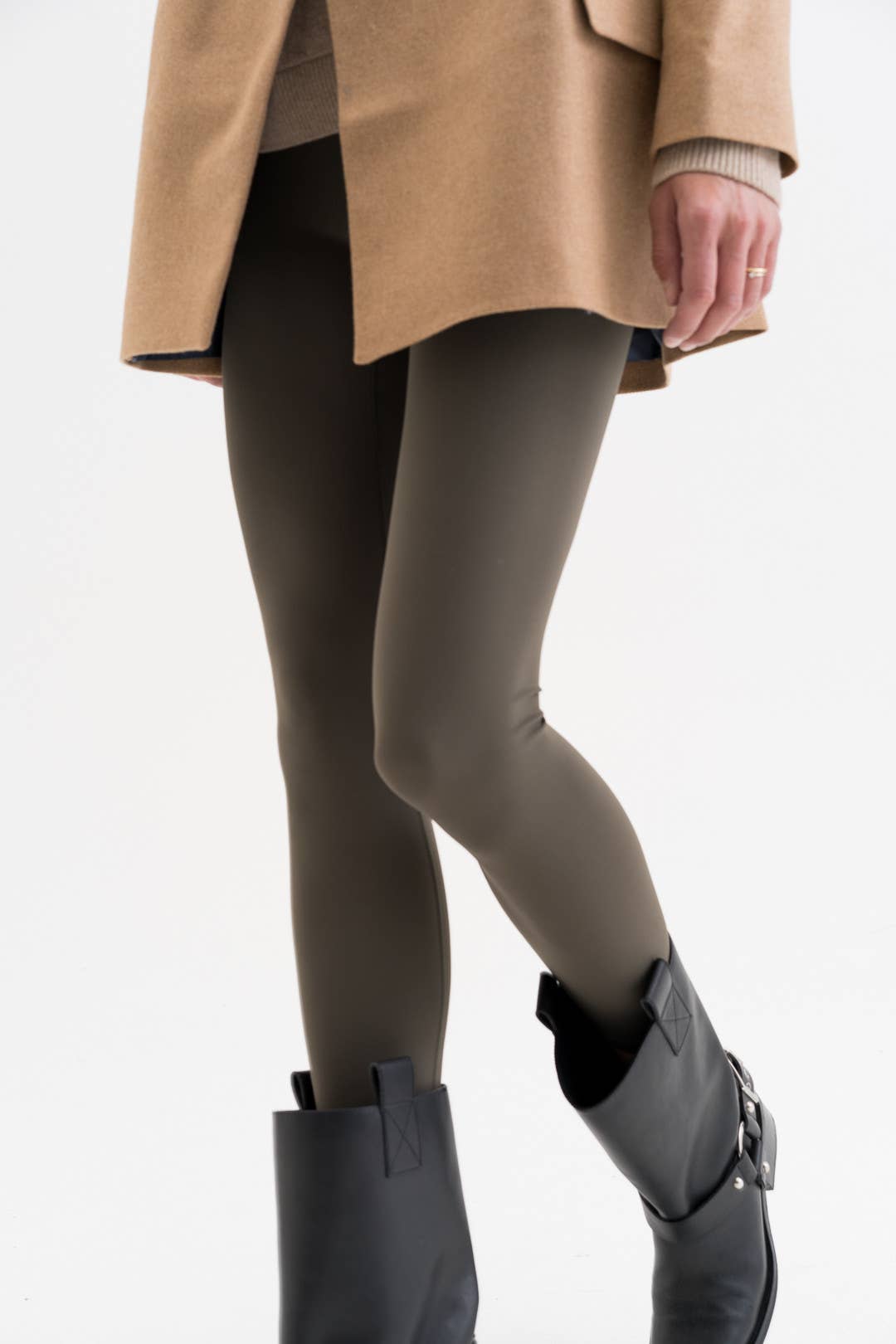 Olivgrüne Leggings – figurbetont & bequem