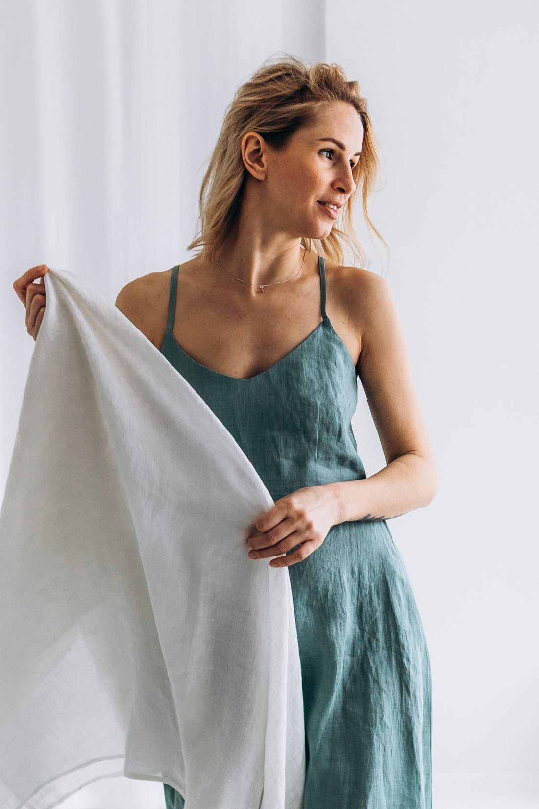 Sommerlicher Kleid aus Leinen "Liga"