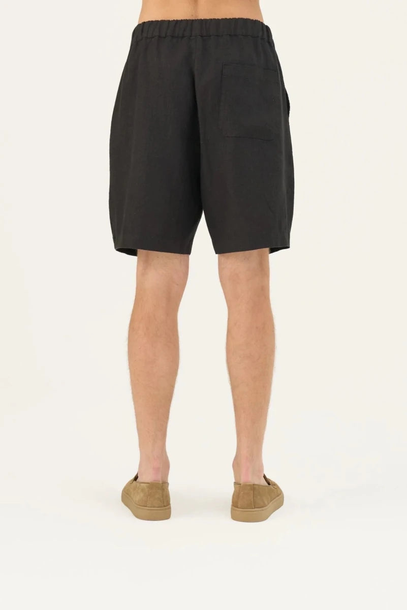 Amabilis Shorts in Schwarz – Entspannter Sommerkomfort aus Leinen - The Baltic Shop