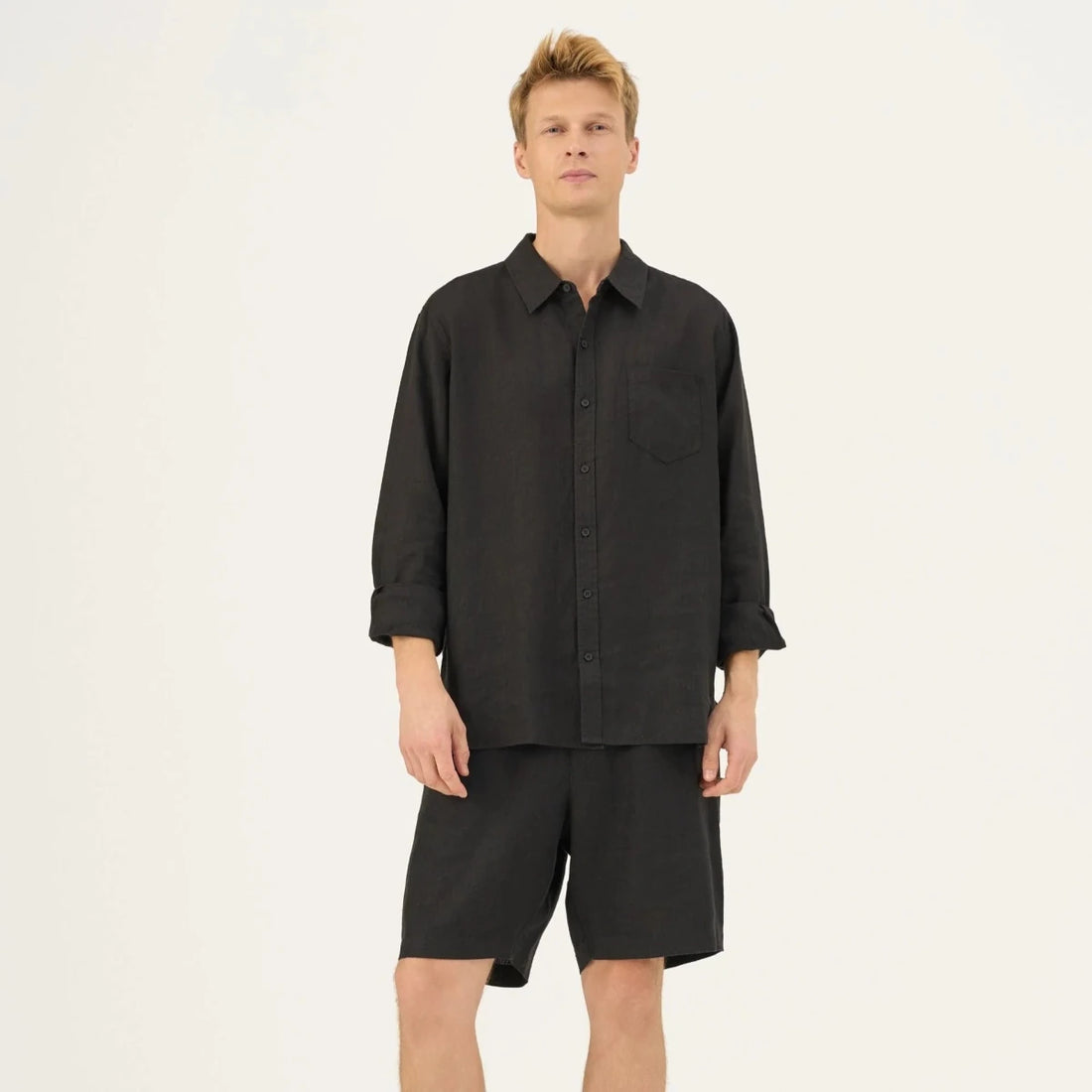 Amabilis Shorts in Schwarz – Entspannter Sommerkomfort aus Leinen - The Baltic Shop