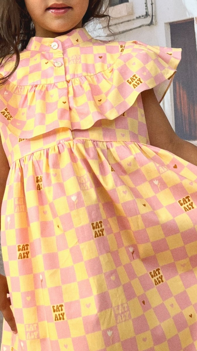 Ärmellose Kleid in gelb - rosa Karo - Muster - The Baltic Shop