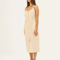 Camilla Kleid in Sandfarbe – Feminine Leichtigkeit aus Leinen - The Baltic Shop