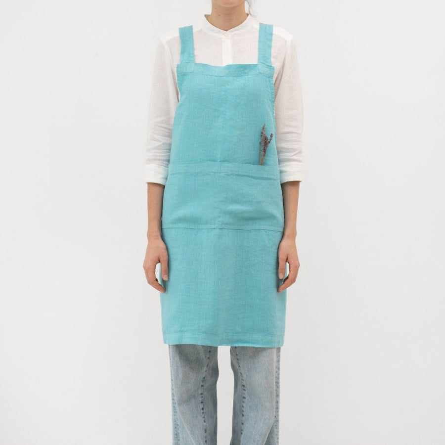 Crossback Latzschürze aus Leinen in viele Farben - The Baltic Shop