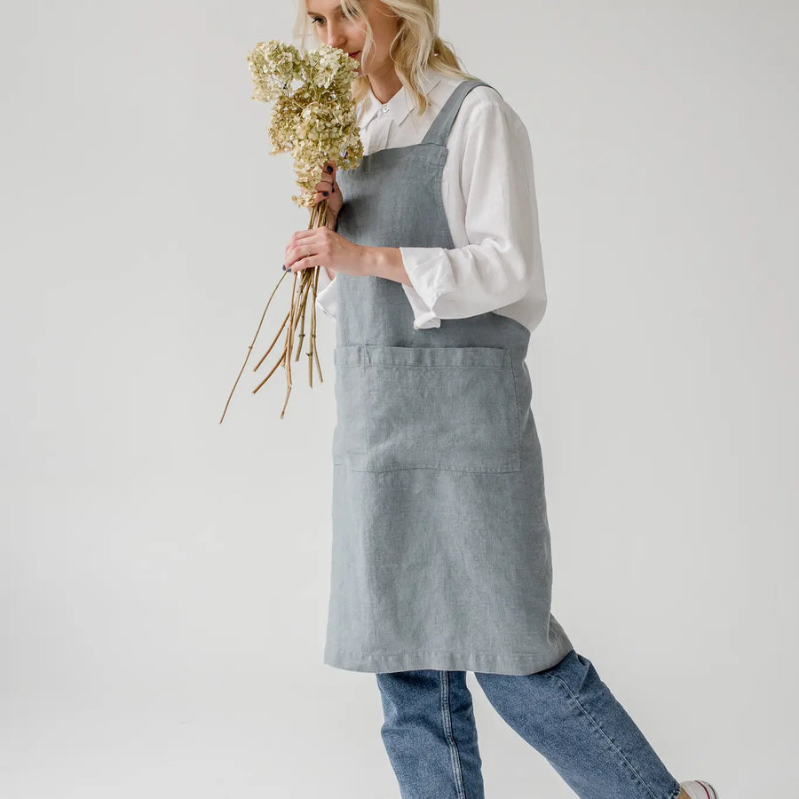 Crossback Latzschürze aus Leinen in viele Farben