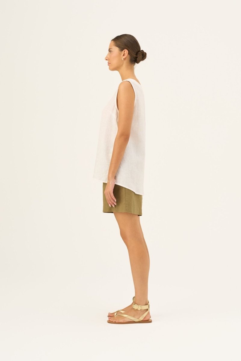 Daffodil V - Neck Leinentop in Weiß - The Baltic Shop