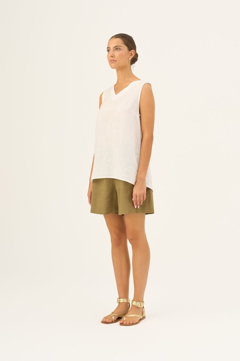 Daffodil V - Neck Leinentop in Weiß - The Baltic Shop