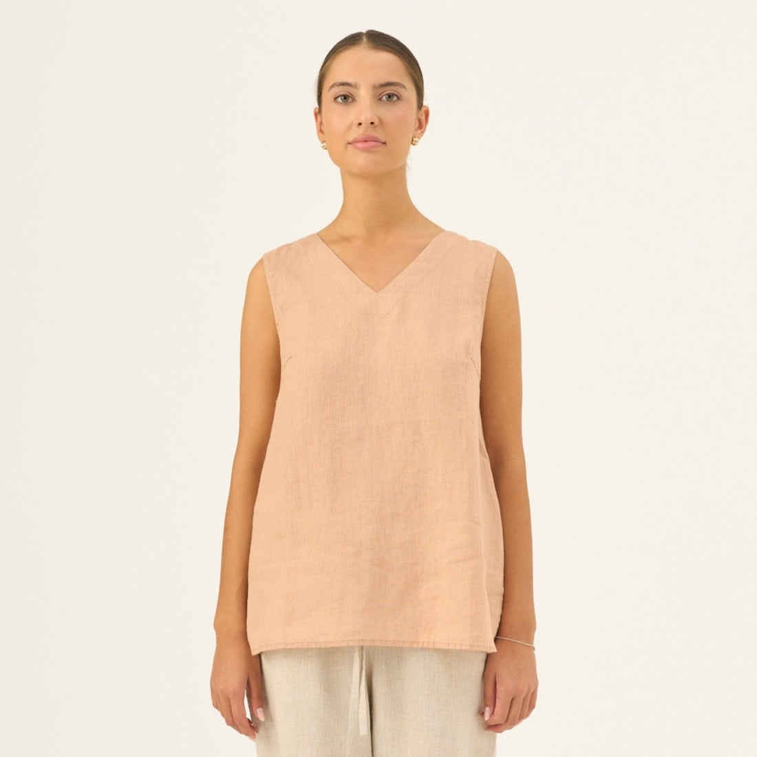 Daffodil V - Neck Leinentop in zarter Pfirsichfarbe - The Baltic Shop
