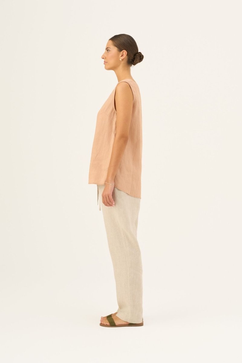 Daffodil V - Neck Leinentop in zarter Pfirsichfarbe - The Baltic Shop