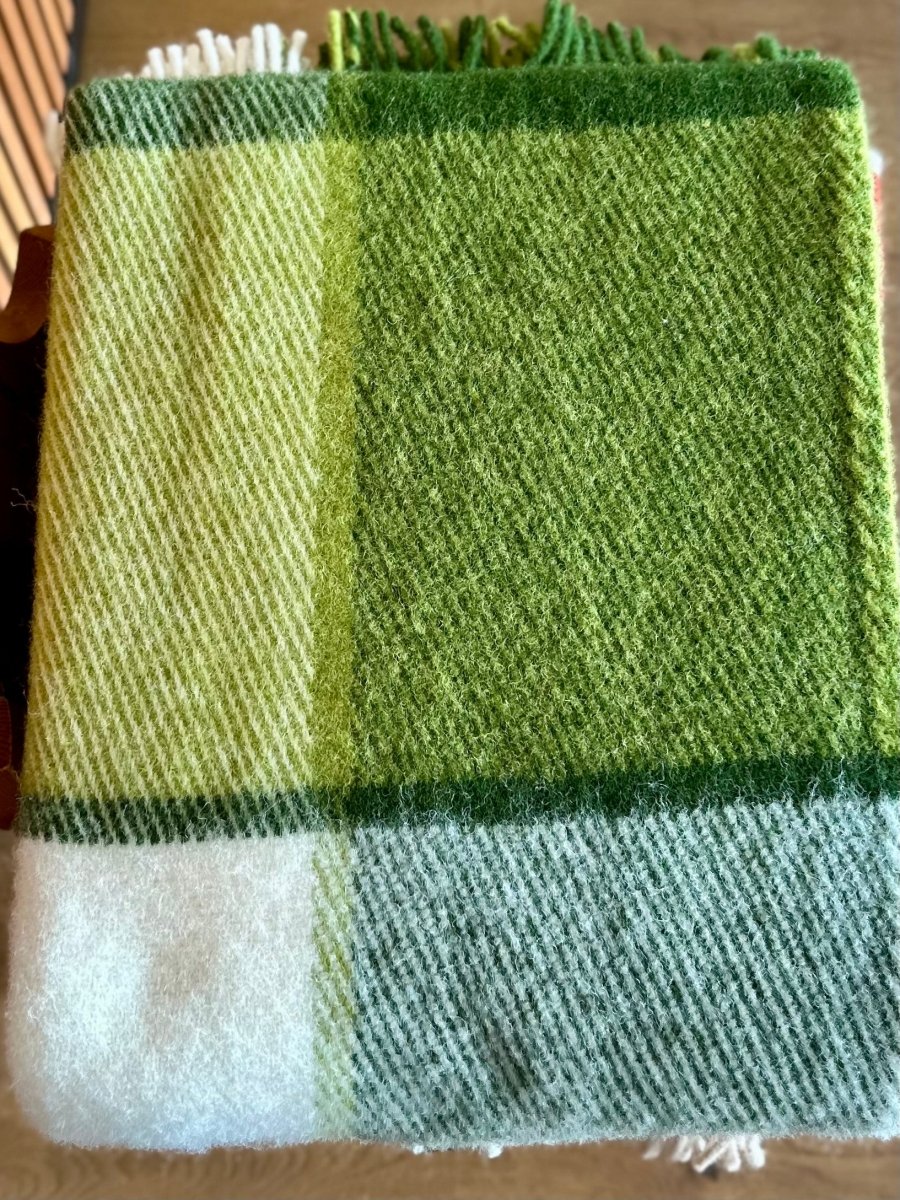 Decke aus 100% Wolle in viele Farben - The Baltic Shop