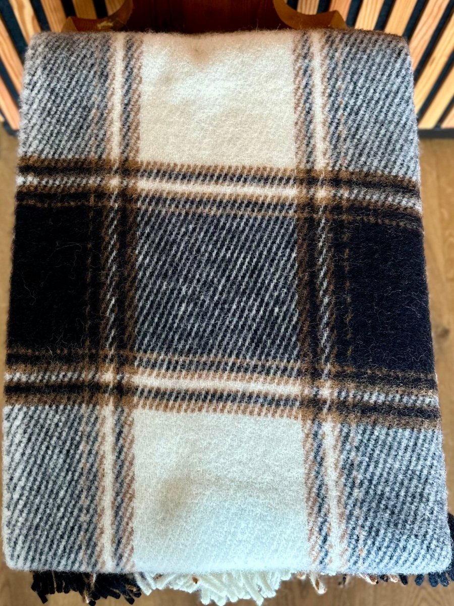 Decke aus 100% Wolle in viele Farben - The Baltic Shop