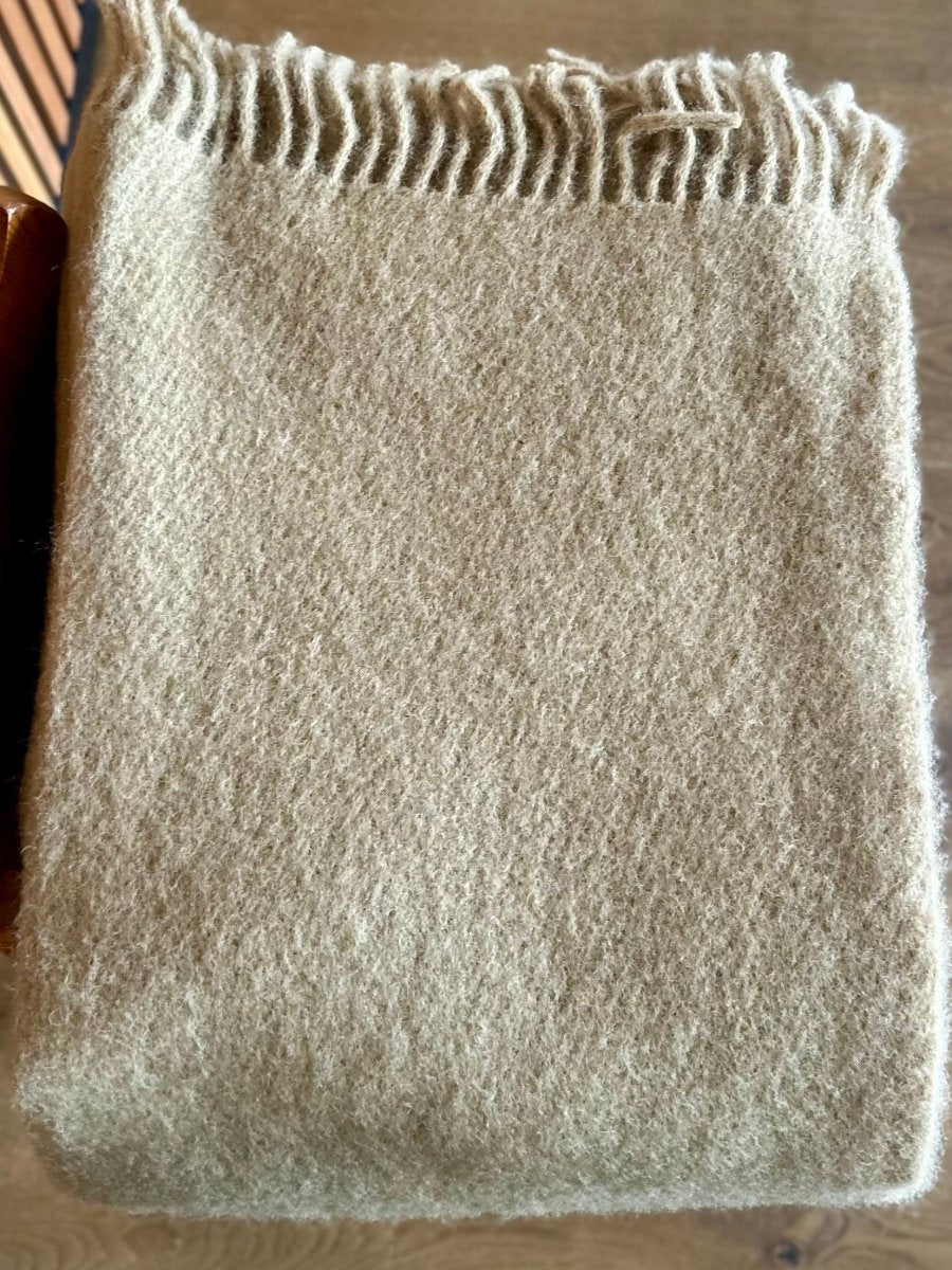 Decke aus 100% Wolle in viele Farben - The Baltic Shop