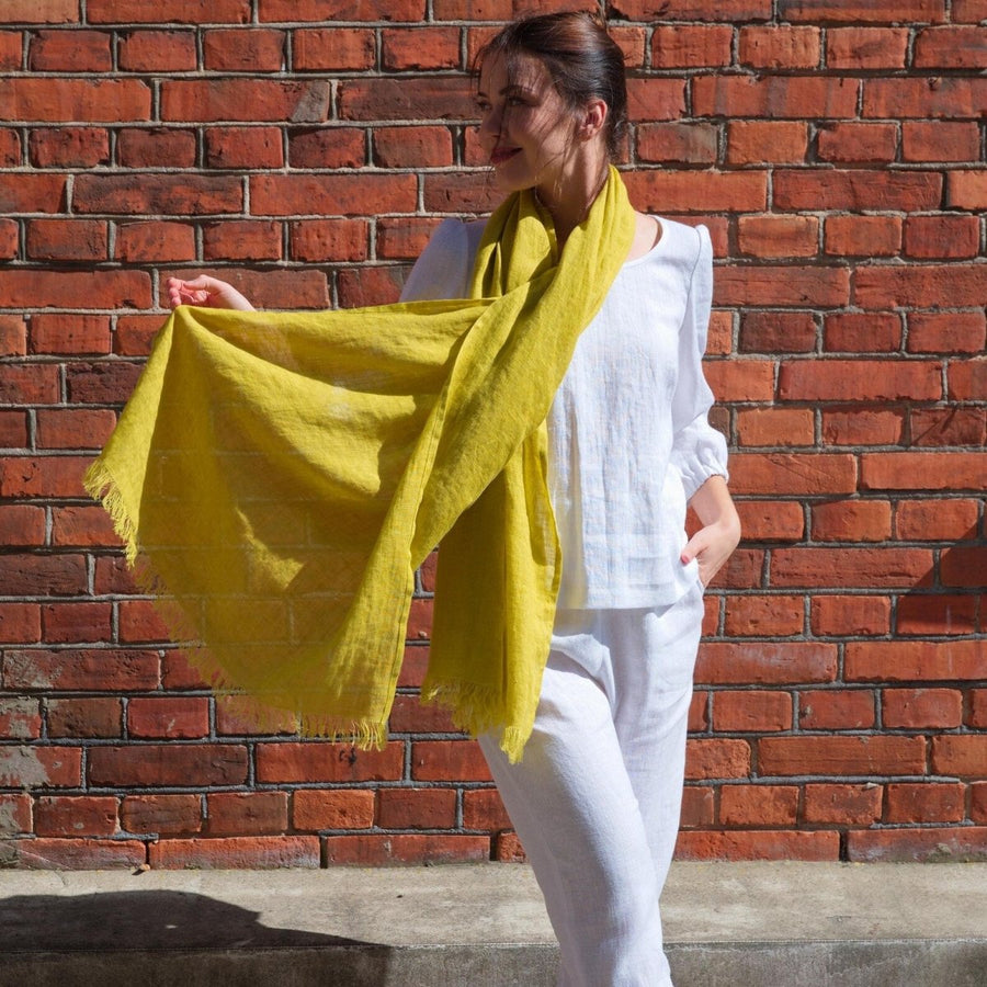 Dünner Leinenschal mit Fransen - The Baltic Shop