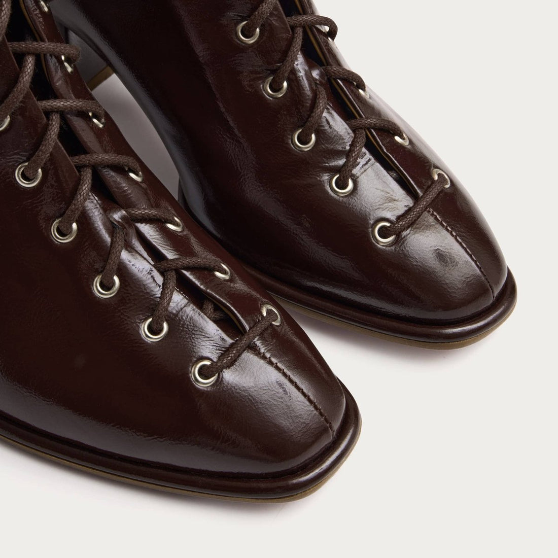 Emma – Stiefeletten mit Korsett-Schnürung - The Baltic Shop