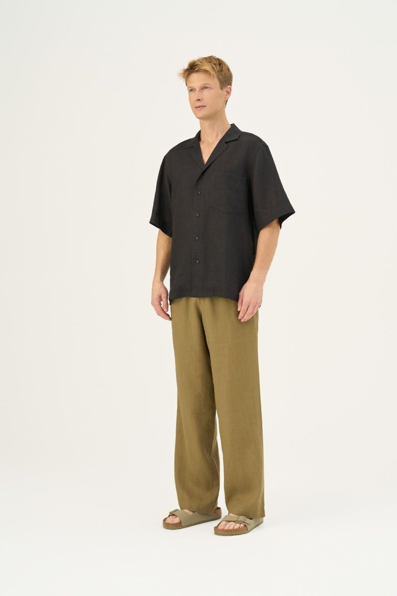 Entspannte Leinenhose in Khaki für Herren - The Baltic Shop