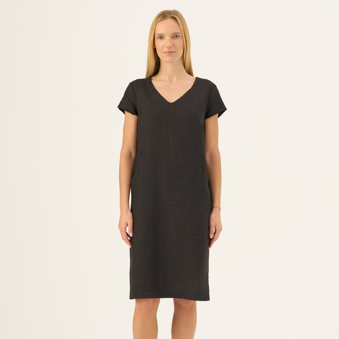 Goldenrod Kleid aus Leinen in Schwarz - The Baltic Shop