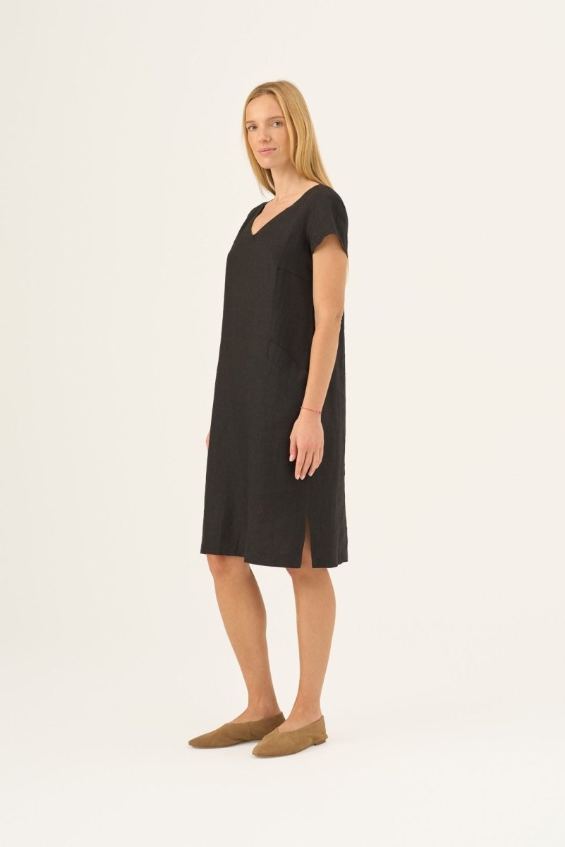 Goldenrod Kleid aus Leinen in Schwarz - The Baltic Shop