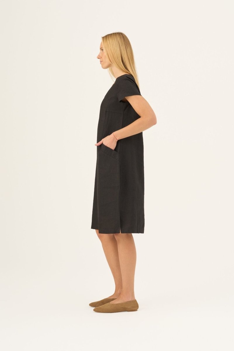 Goldenrod Kleid aus Leinen in Schwarz - The Baltic Shop