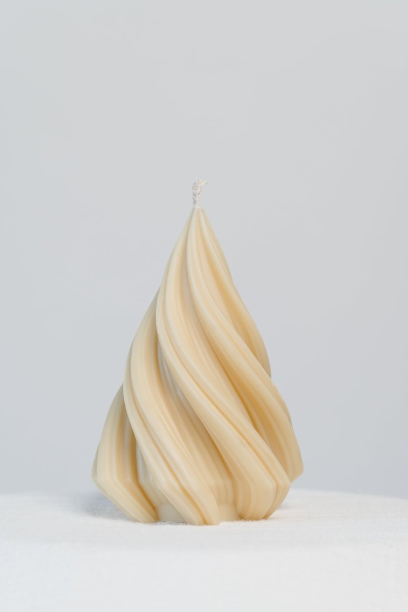 Handgegossene Kerze - Christbaum aus Soja und Rapswachs - The Baltic Shop