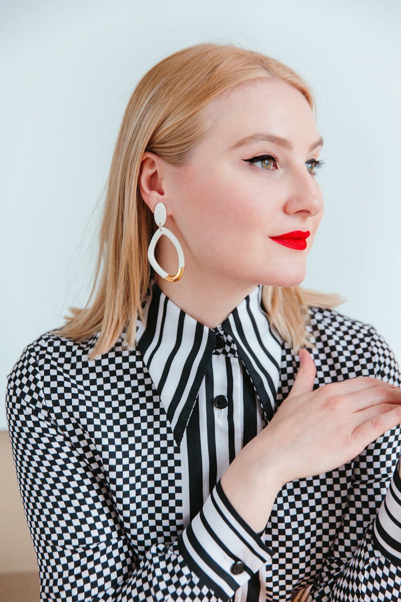 Handgemachte Porzellanohrstecker in 2 Farben - The Baltic Shop