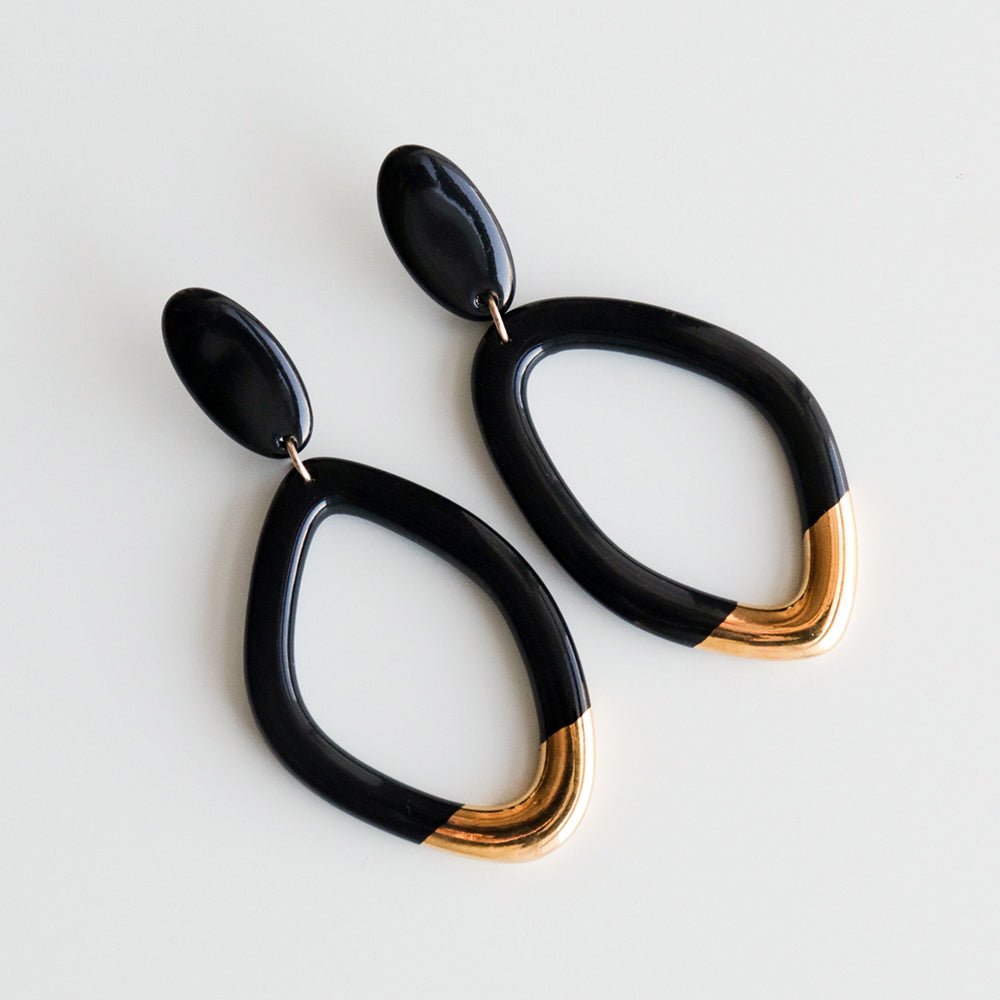 Handgemachte Porzellanohrstecker in 2 Farben - The Baltic Shop