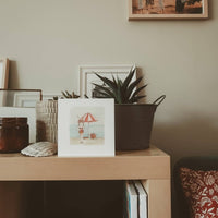 Hasenmädchen am Strand / Klappkarte - The Baltic Shop