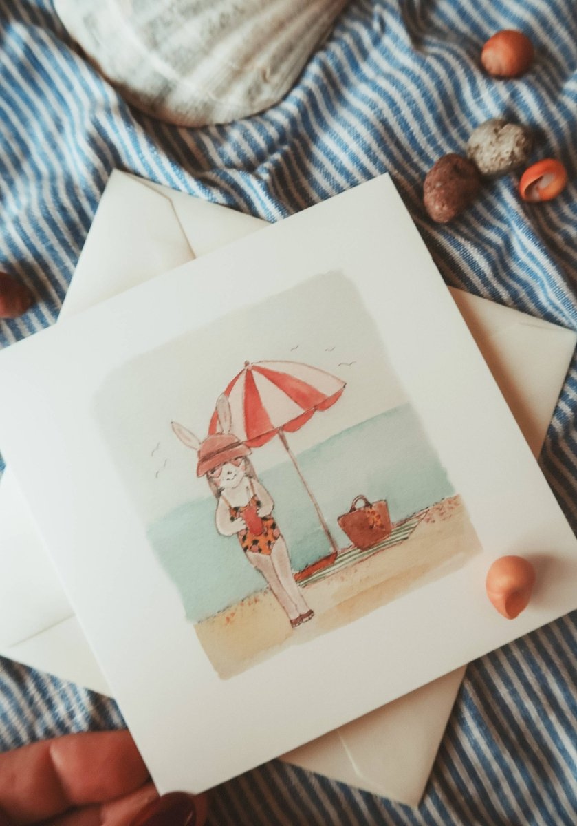 Hasenmädchen am Strand / Klappkarte - The Baltic Shop